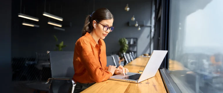 Technological Challenges and Trends in Modern Financial Services Solutions